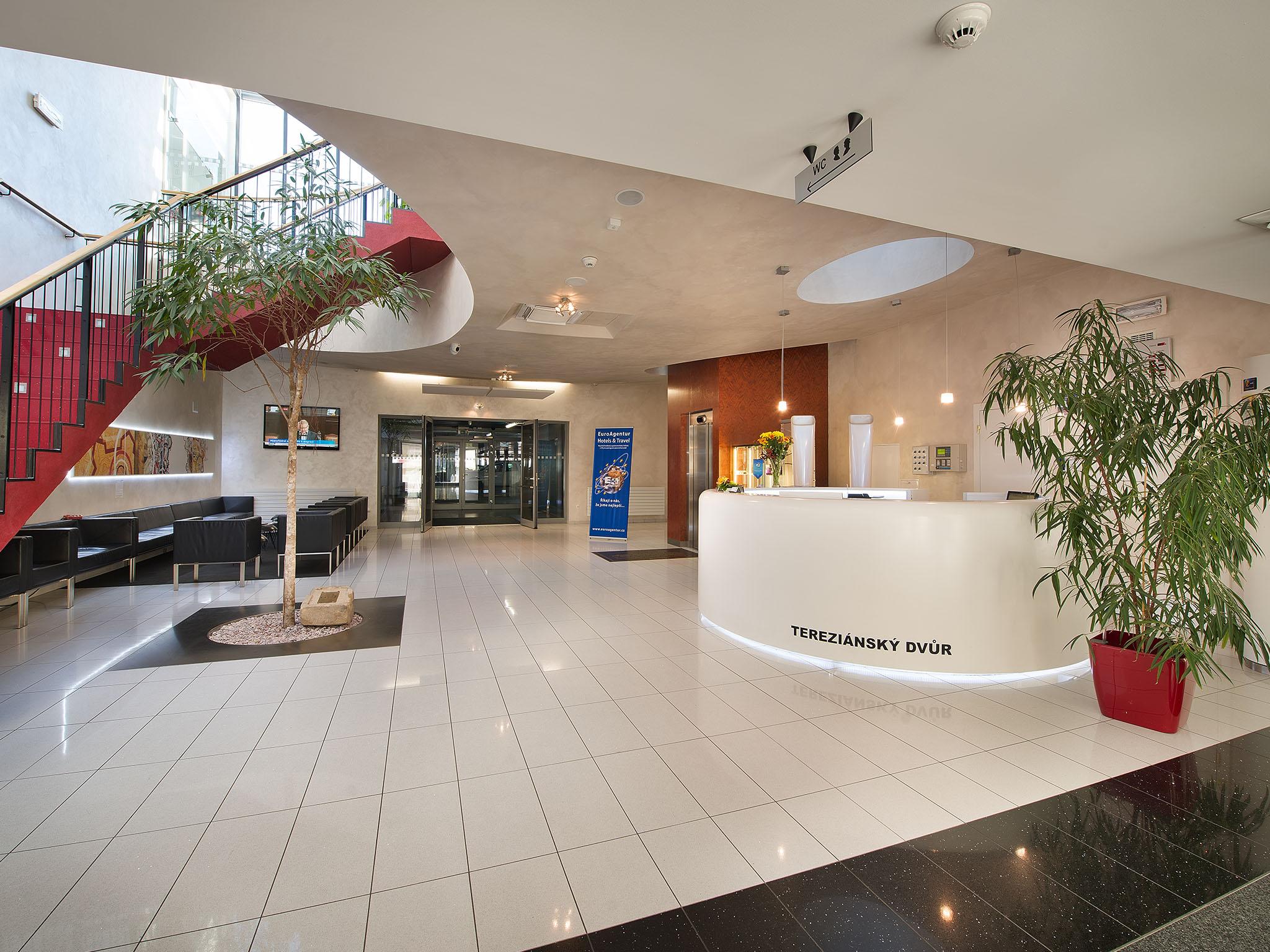 Ea Hotel Tereziansky Dvur Hradec Kralove Exterior photo