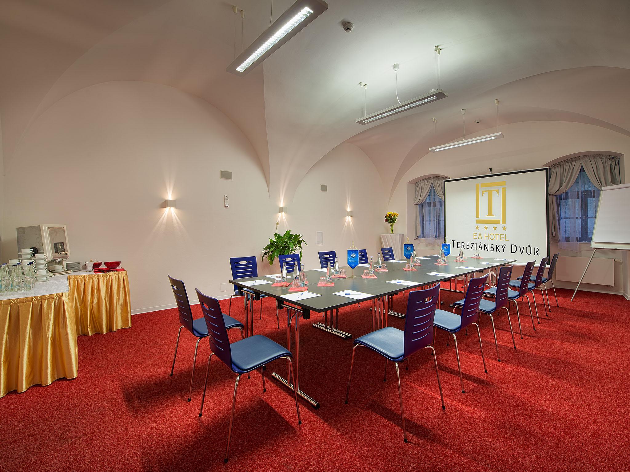 Ea Hotel Tereziansky Dvur Hradec Kralove Exterior photo