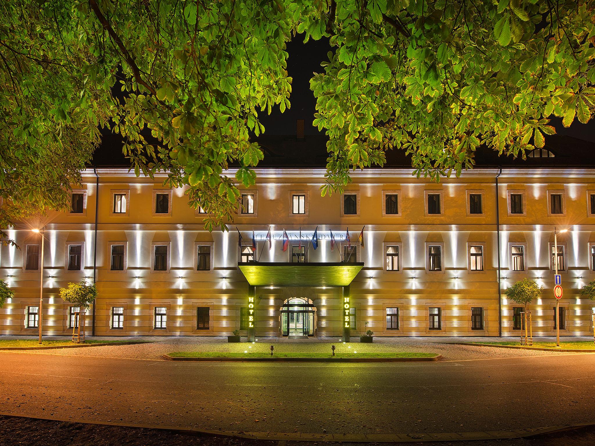 Ea Hotel Tereziansky Dvur Hradec Kralove Exterior photo